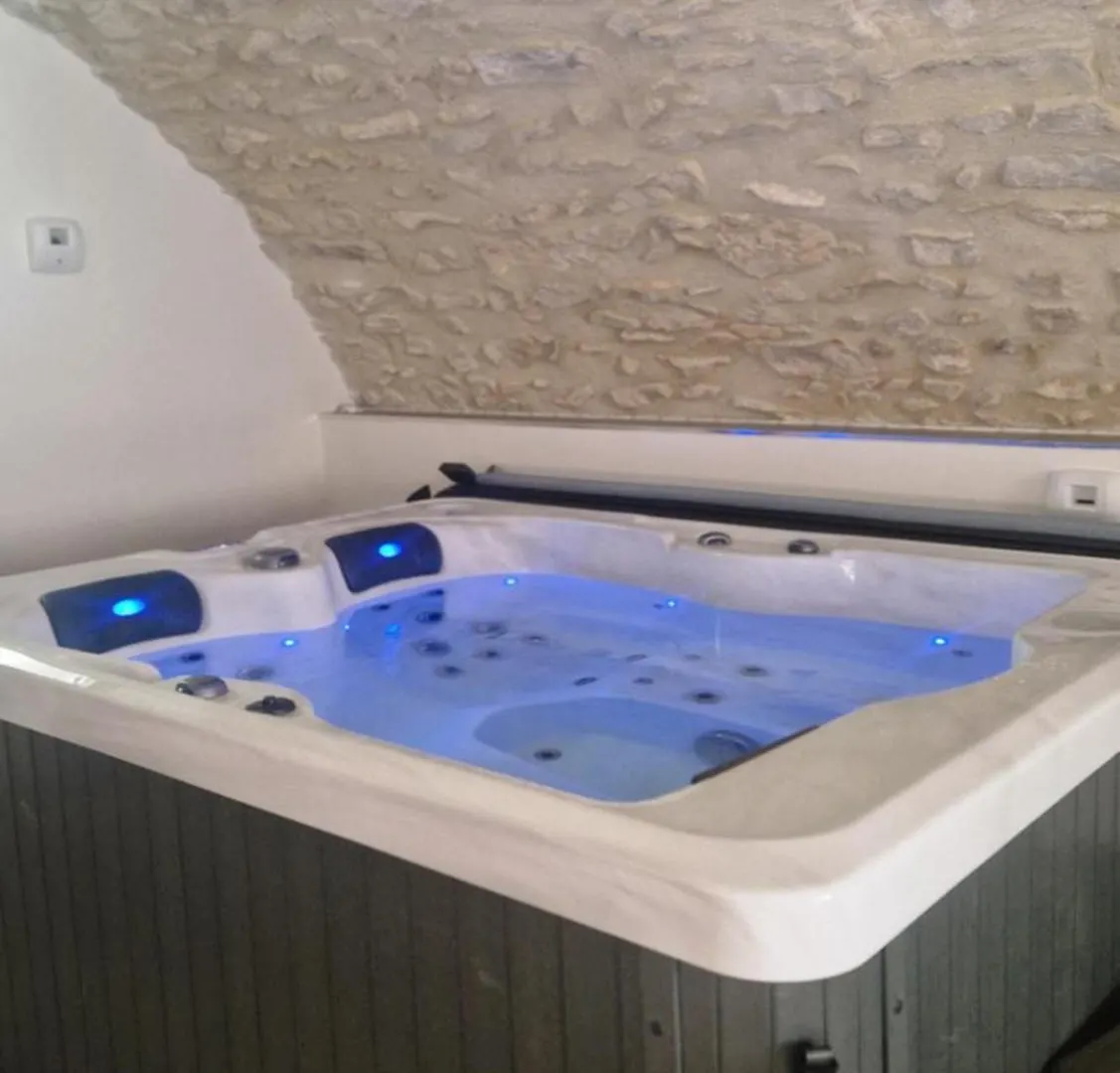 Appartement avec jaccuzzi privatif en RDC proche via rhona Charmes-sur-Rhone Lejlighed