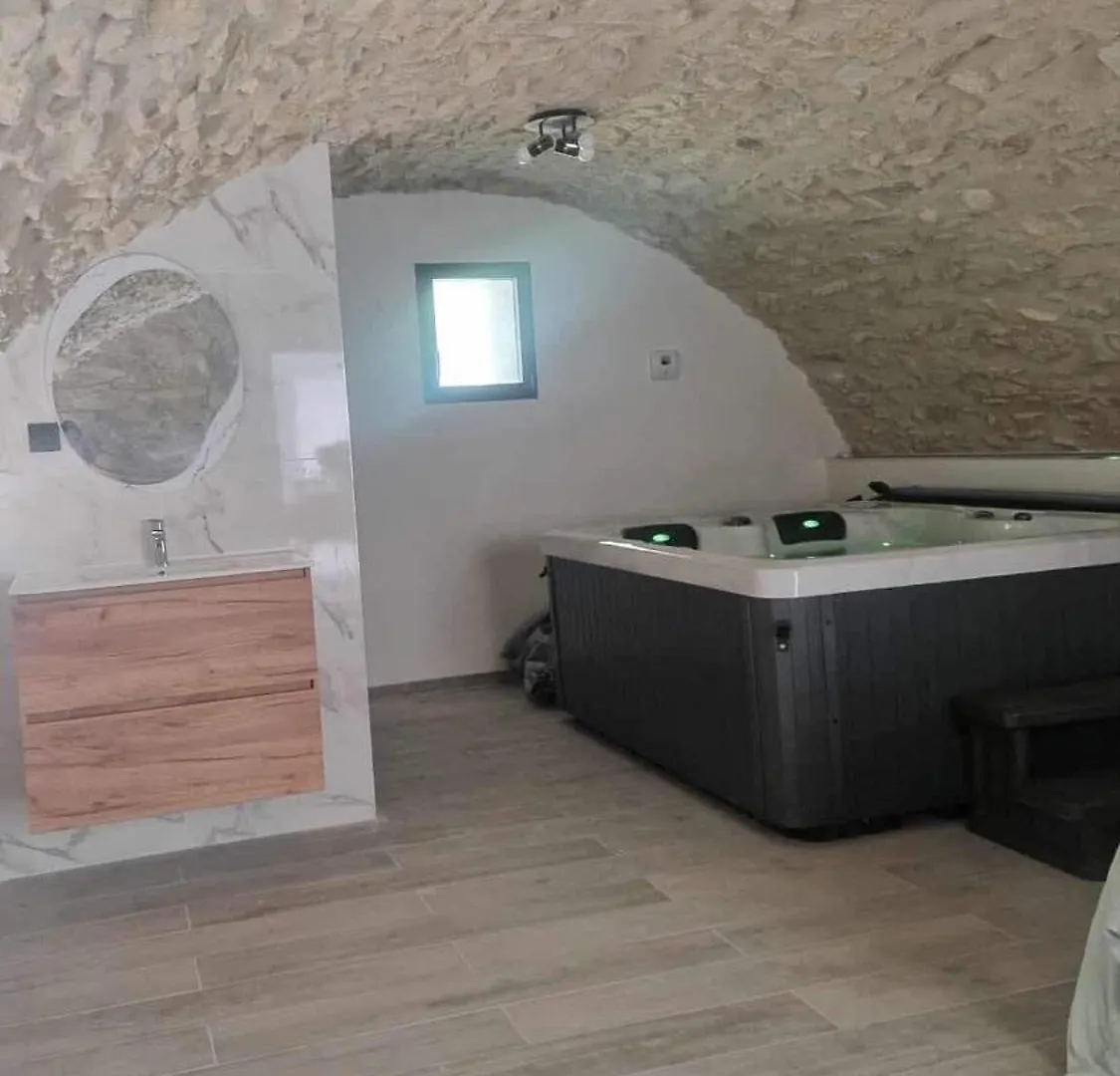 Lejlighed Appartement avec jaccuzzi privatif en RDC proche via rhona Charmes-sur-Rhone Frankrig