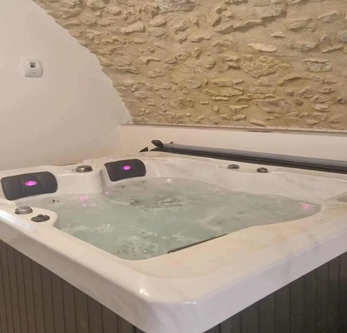 Appartement avec jaccuzzi privatif en RDC proche via rhona Charmes-sur-Rhone