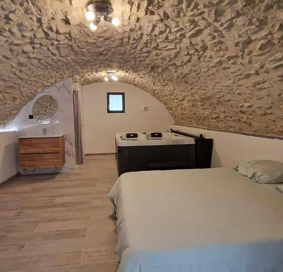 Appartement avec jaccuzzi privatif en RDC proche via rhona Charmes-sur-Rhone Lejlighed